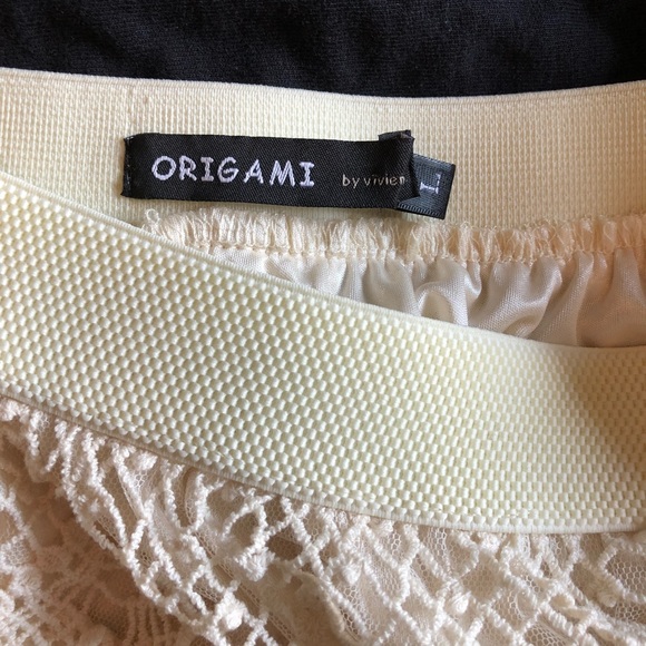 2009 White Layered Crochet Skirt - Picture 3 of 3